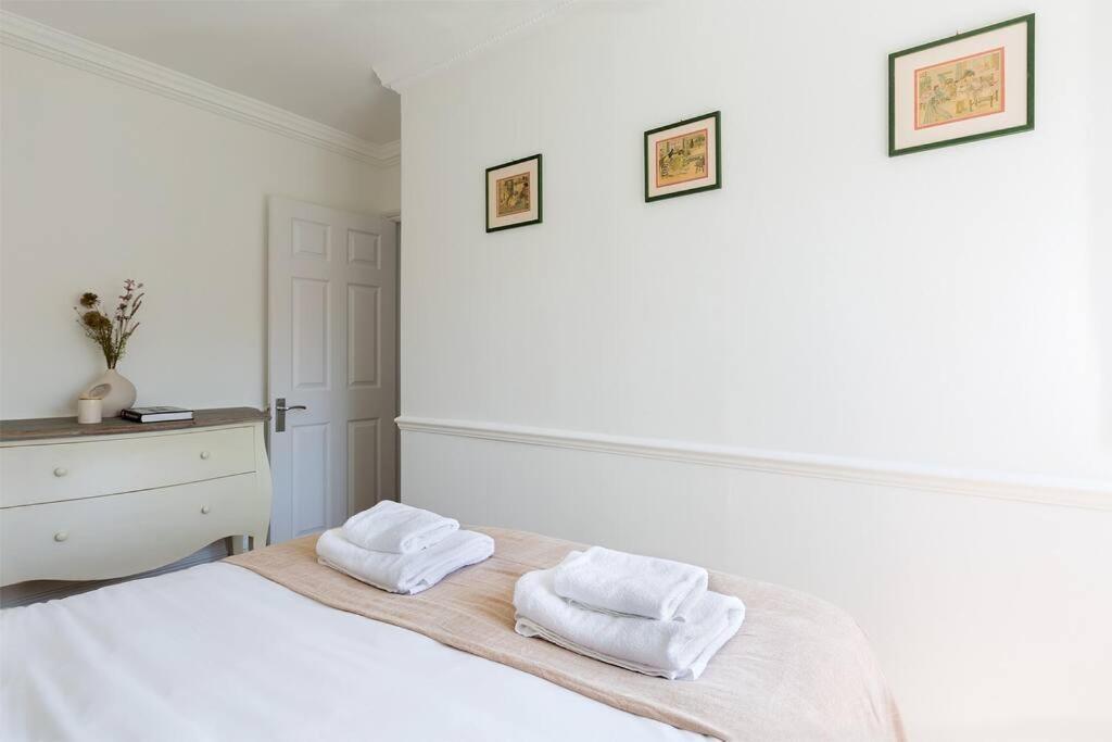 Spacious 3 Bedroom Flat With Terrace London Eksteriør bilde