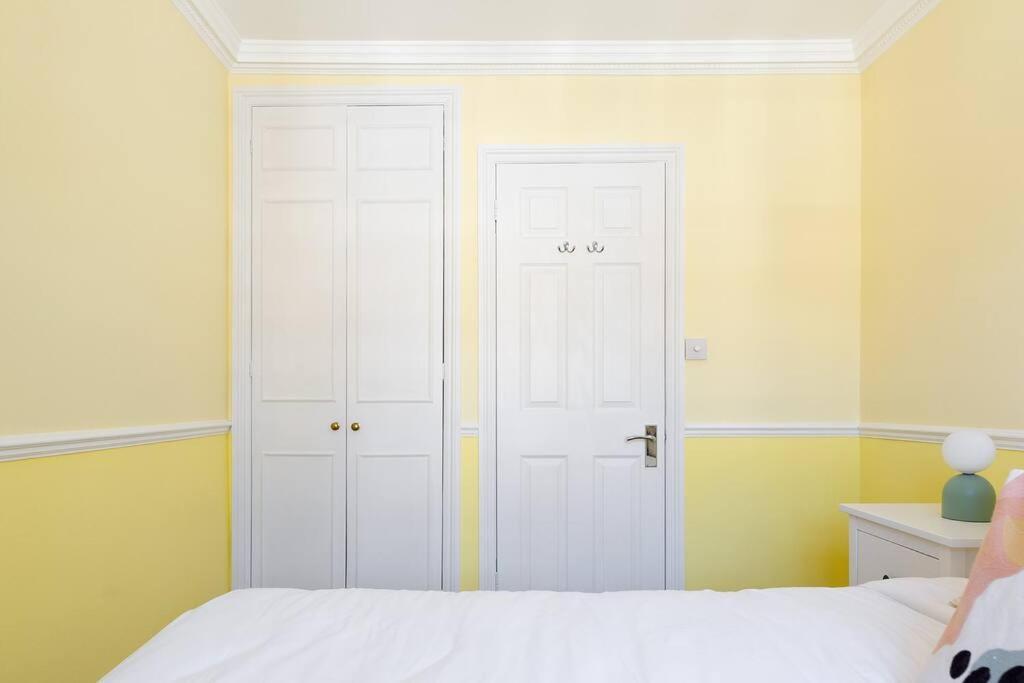 Spacious 3 Bedroom Flat With Terrace London Eksteriør bilde