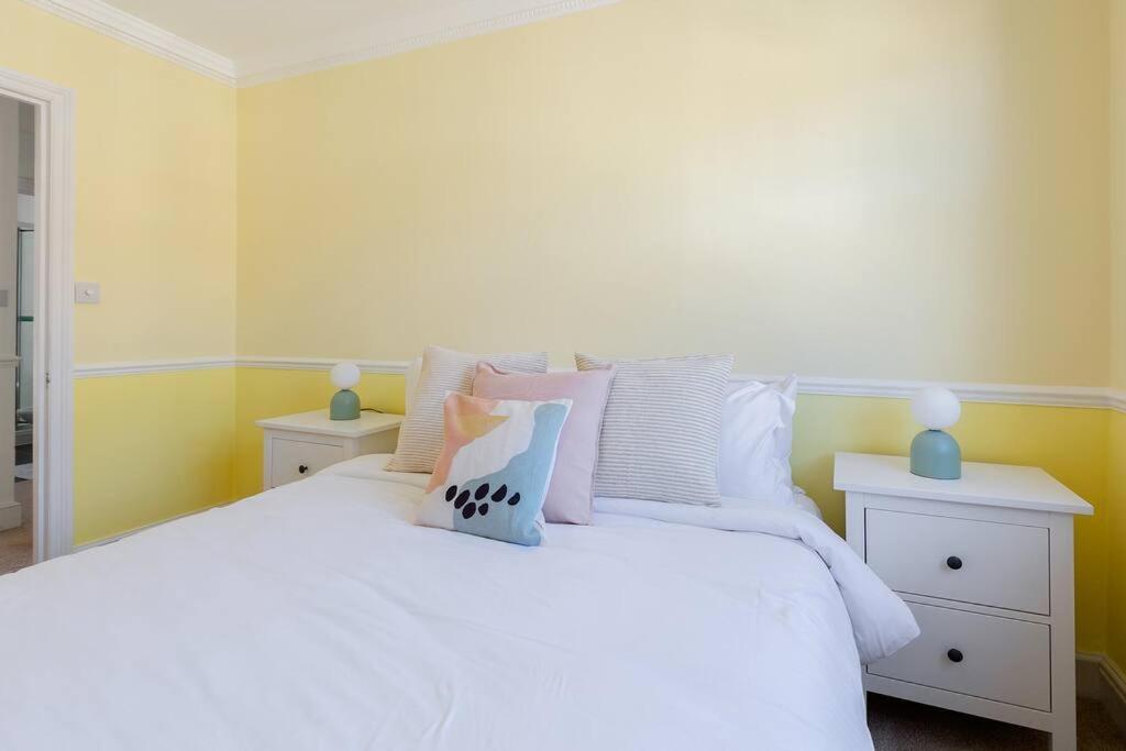 Spacious 3 Bedroom Flat With Terrace London Eksteriør bilde