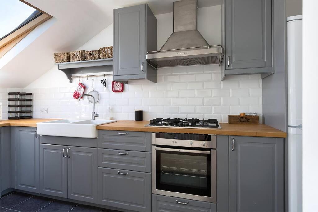 Spacious 3 Bedroom Flat With Terrace London Eksteriør bilde