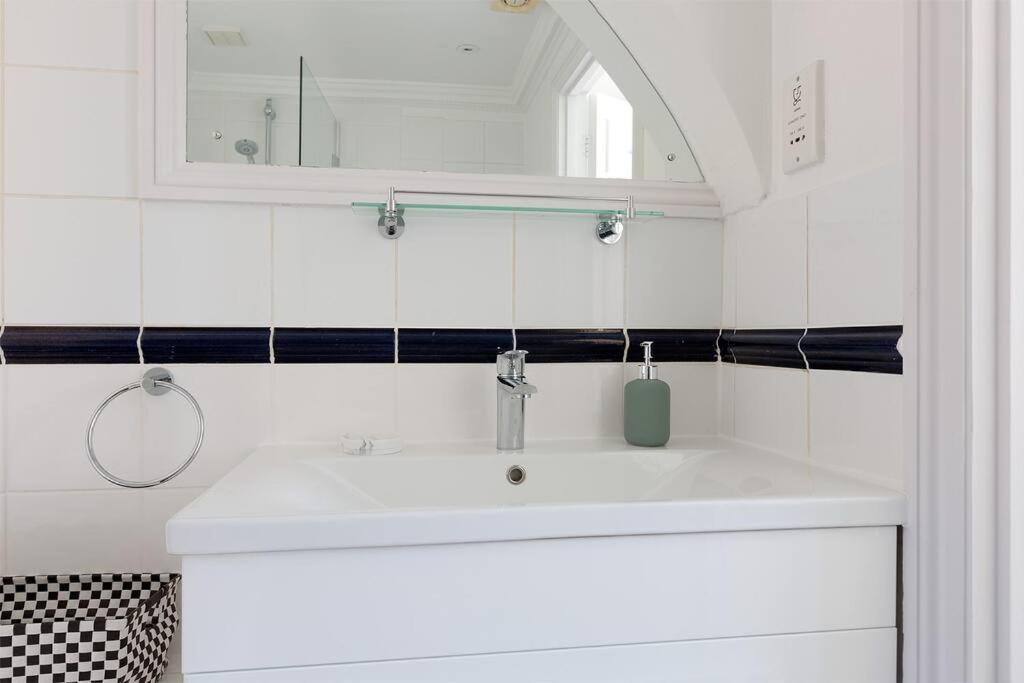 Spacious 3 Bedroom Flat With Terrace London Eksteriør bilde